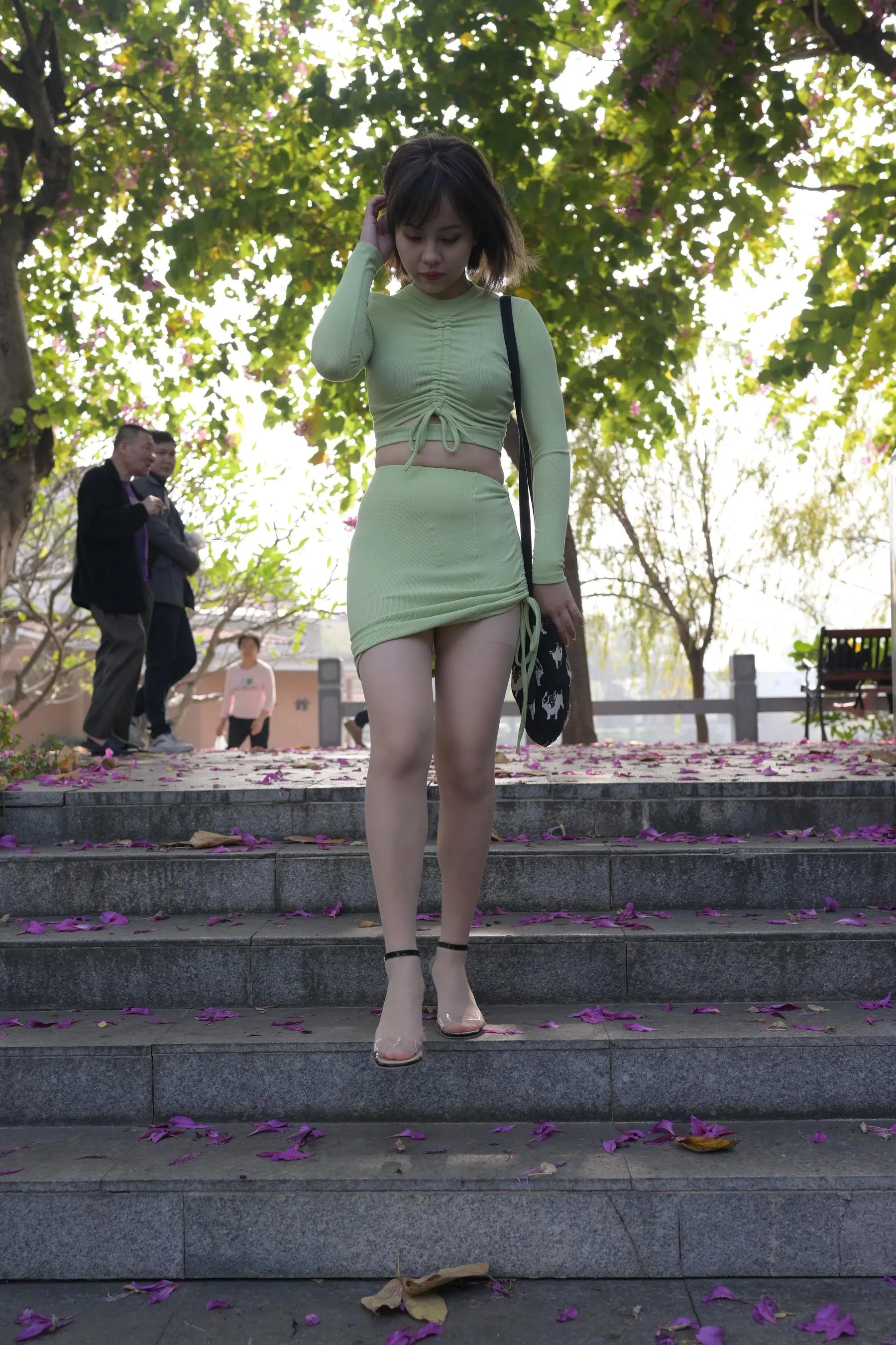[魔镜街拍] NO.083 SM_0007程生街拍 微胖的美女肉丝袜美脚特写太性感 [413P]插图2